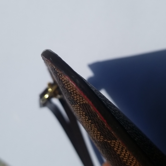 Louis Vuitton Damier Wristlet - Picture 4 of 16